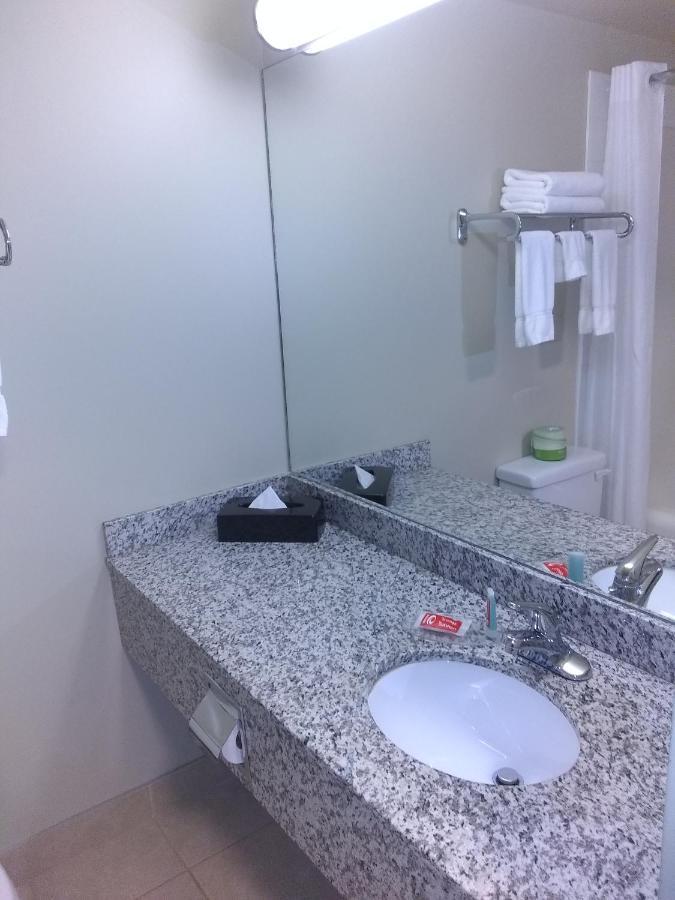 Econo Lodge Okotoks Extérieur photo